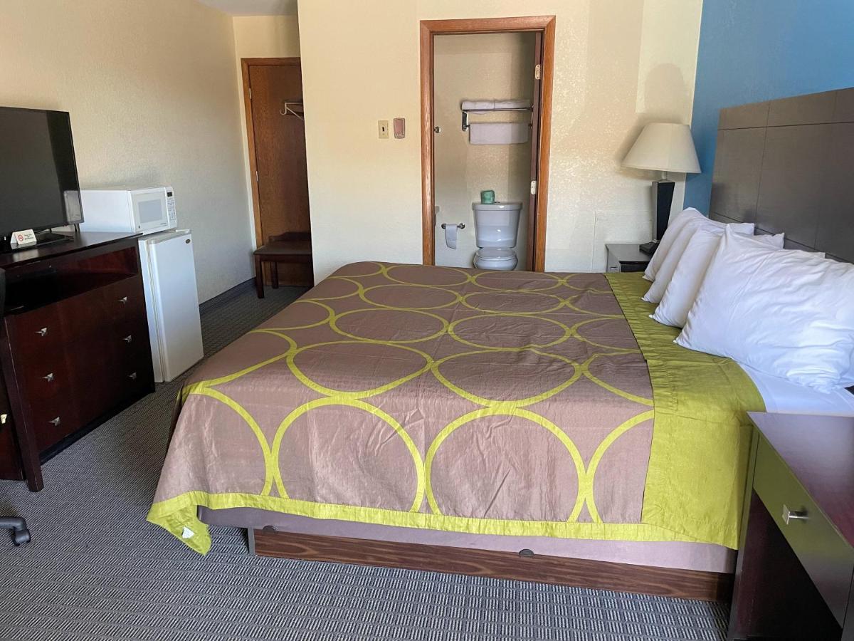 Amerivu Inn & Suites Eau Claire Eksteriør billede