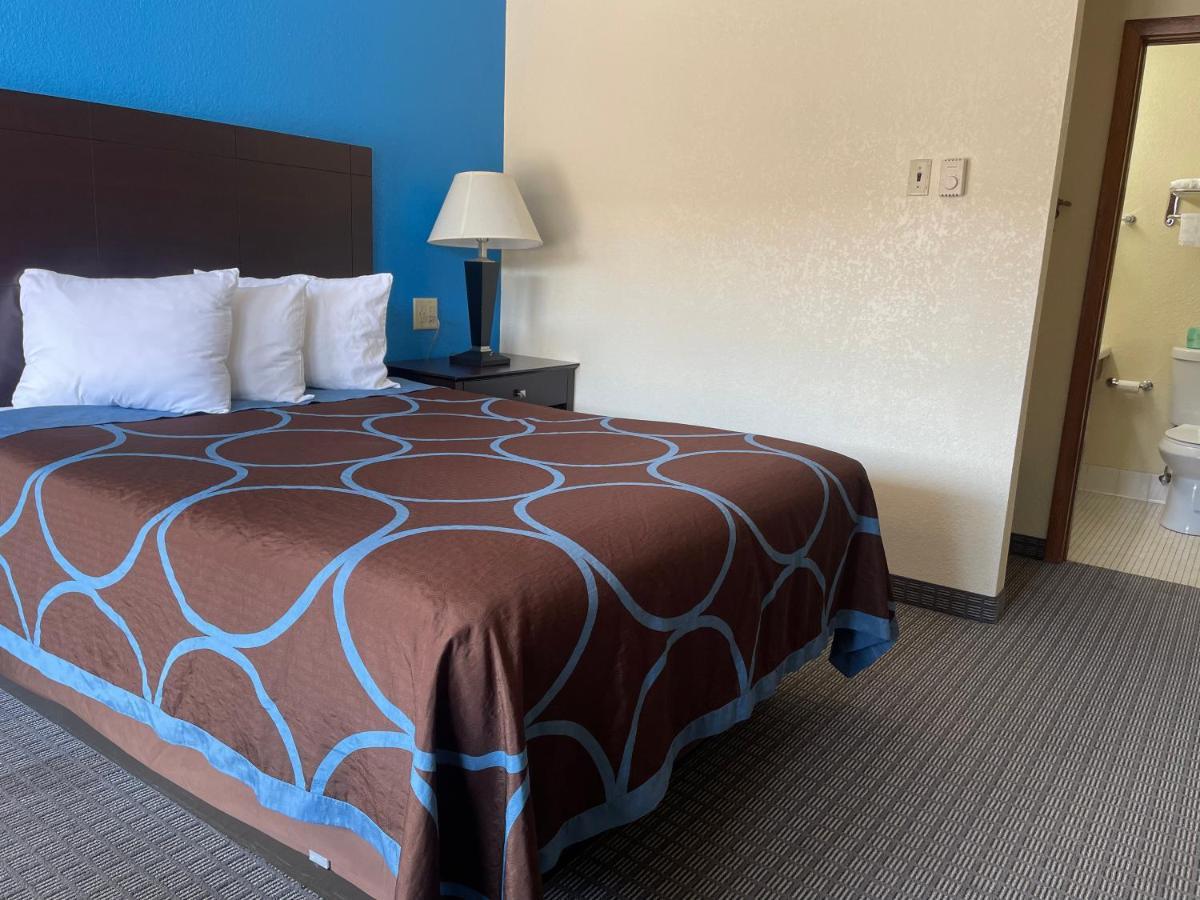 Amerivu Inn & Suites Eau Claire Eksteriør billede